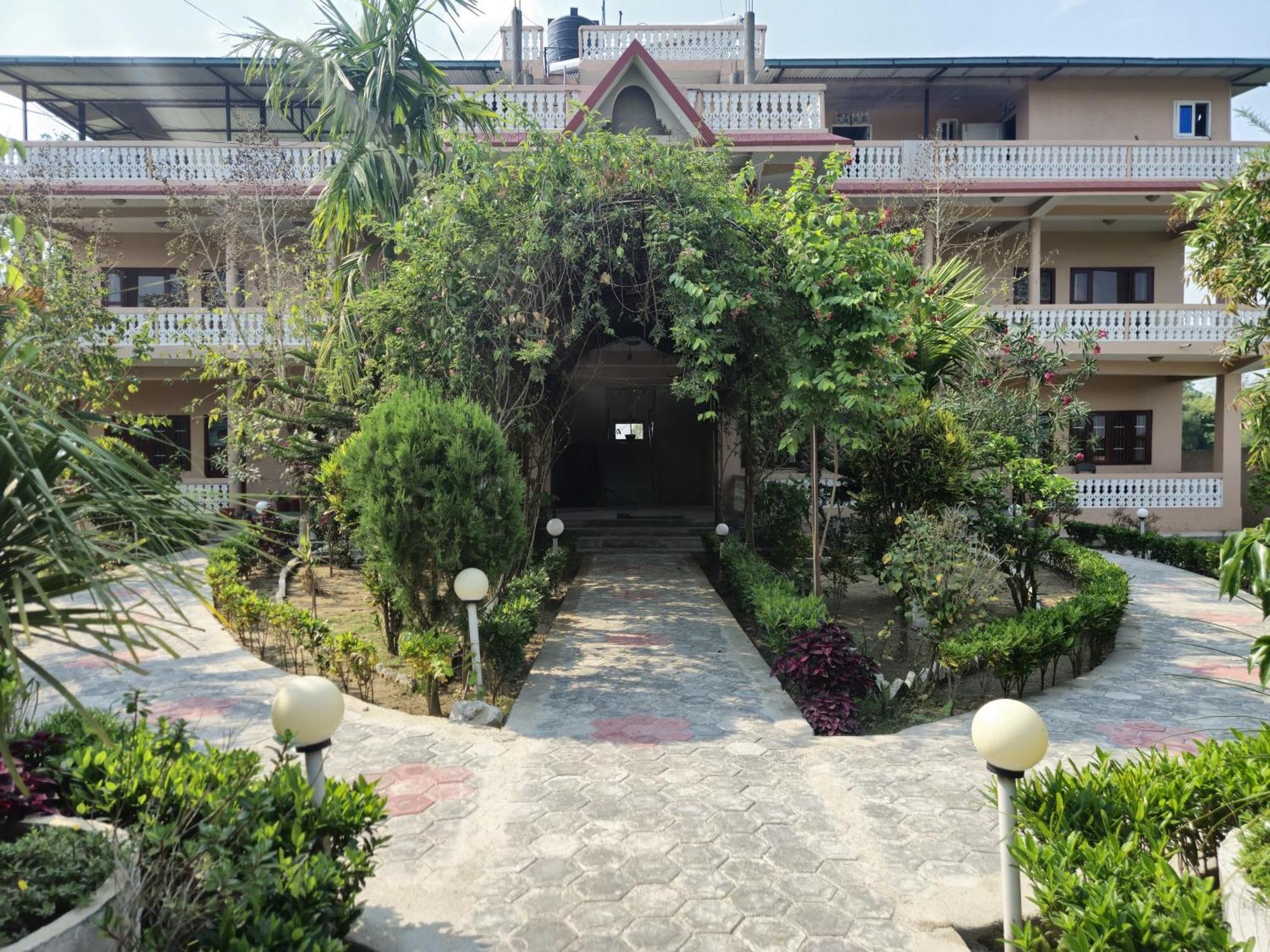 Hotel Tree Tops โซราฮา ภายนอก รูปภาพ